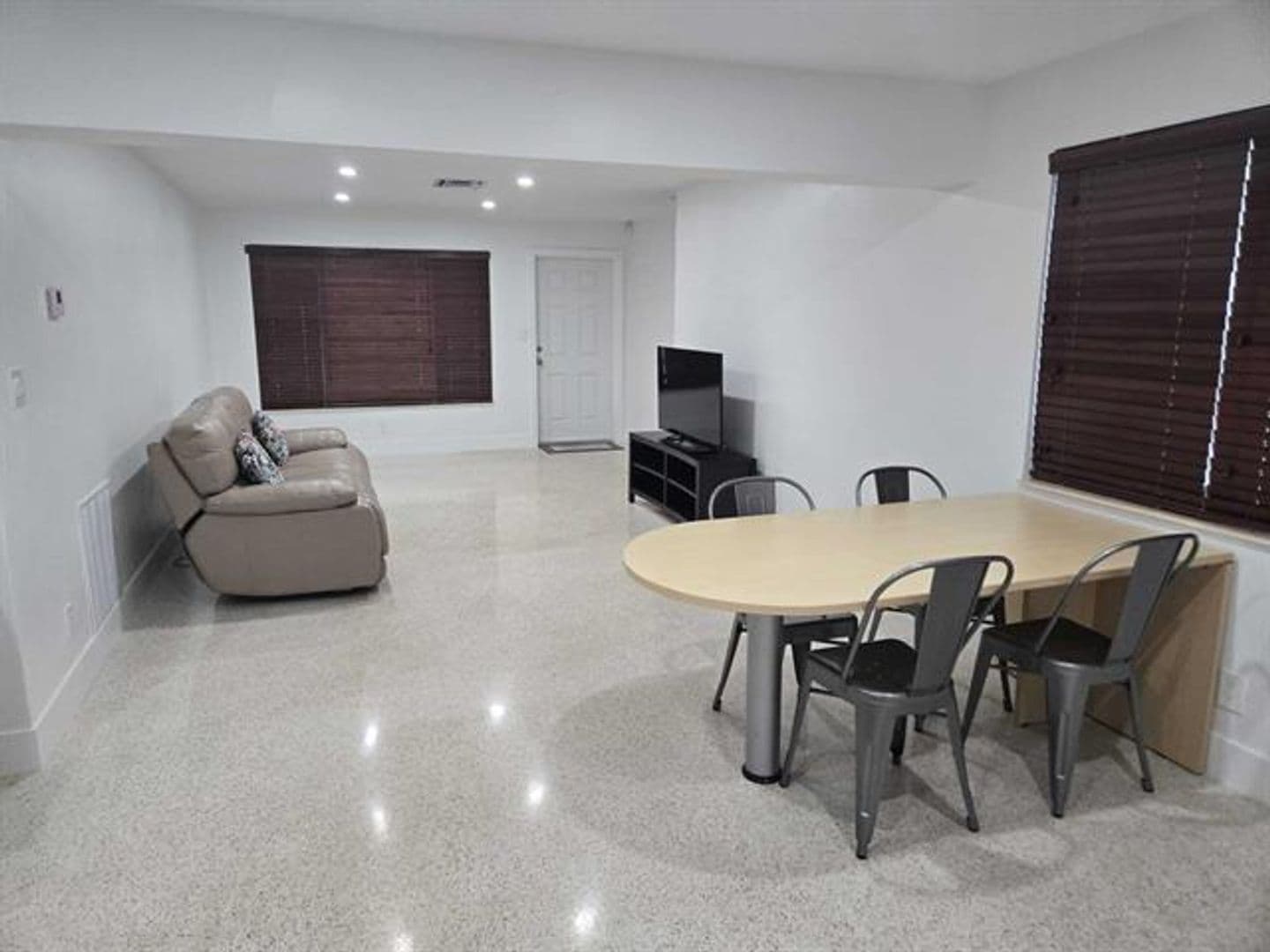 Fort Lauderdale House: 1140 SW 32nd St # 1140