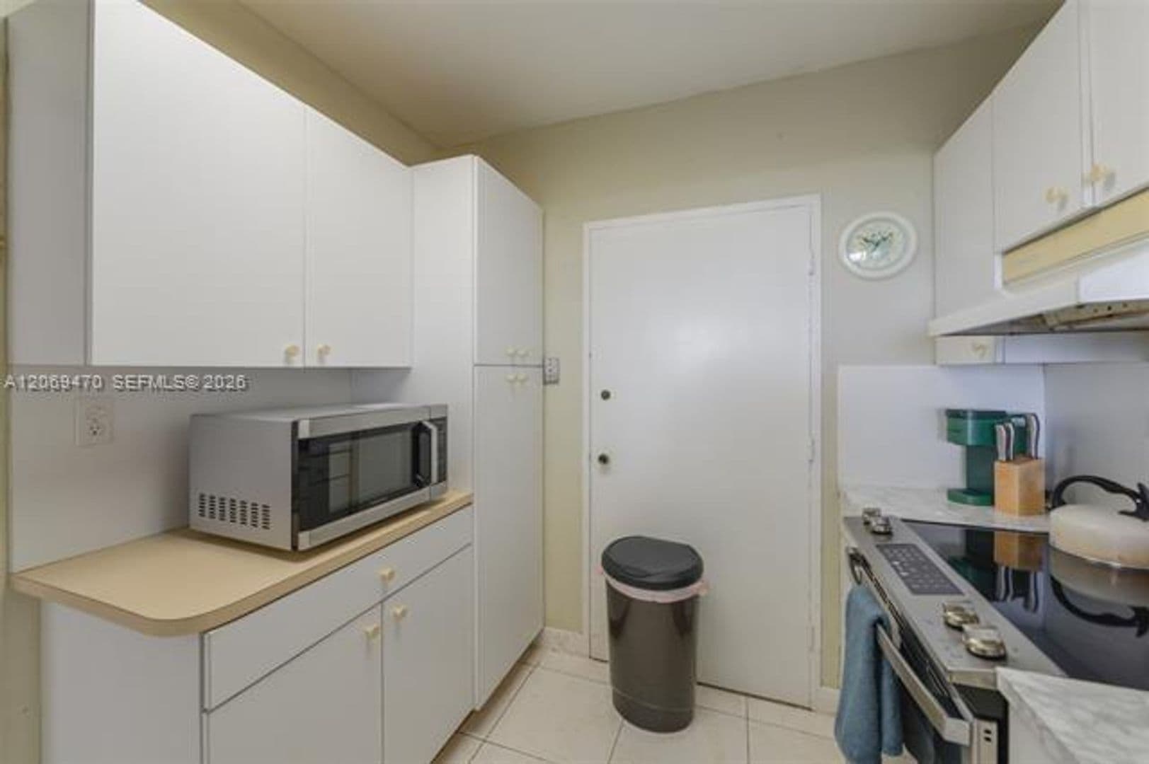 Miami Beach Condo: 5601 Collins Ave cu-512