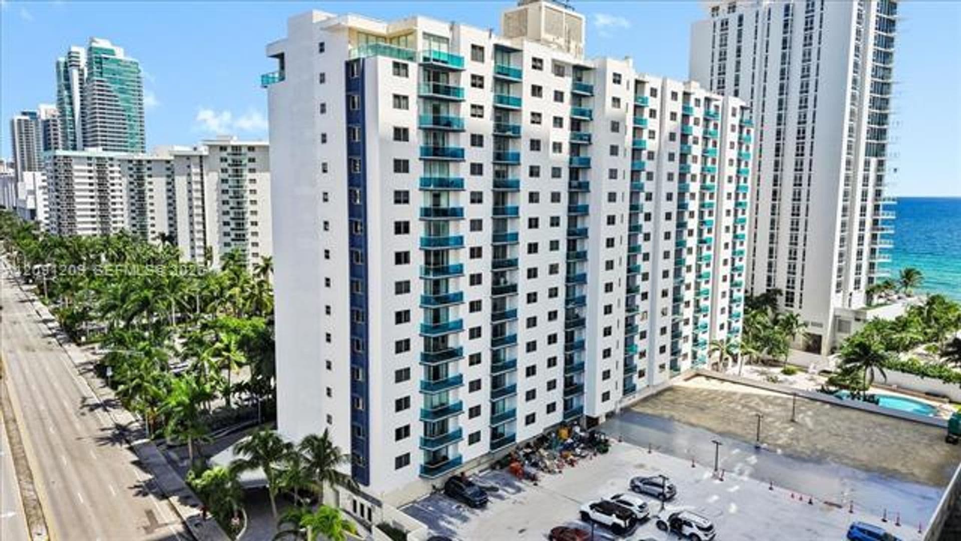 Hollywood Condo: 4001 S Ocean Dr cu-10R