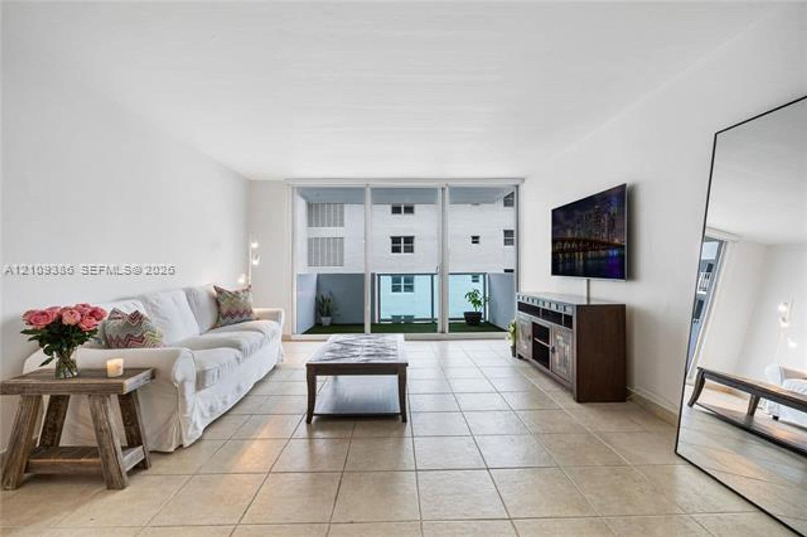 Miami Beach Condo: 1200 West Ave cu-1419