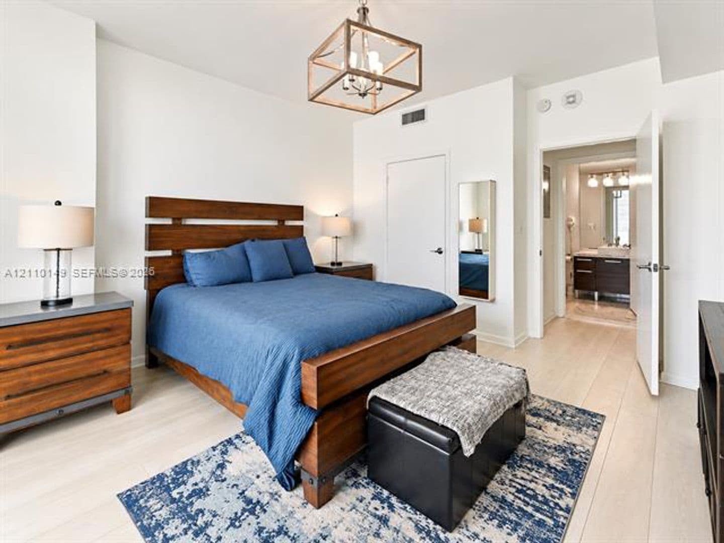 Miami Condo: 244 Biscayne Blvd cu-2405