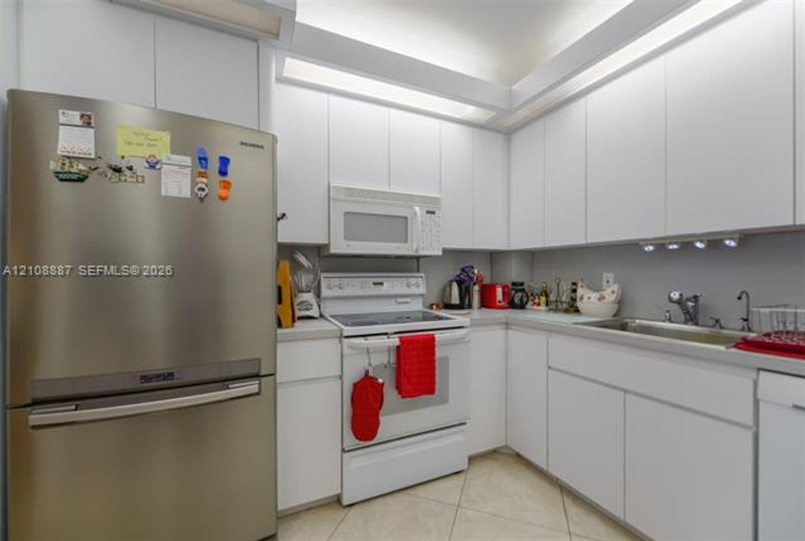 Hallandale Beach Condo: 1950 S Ocean Dr cu-18Q