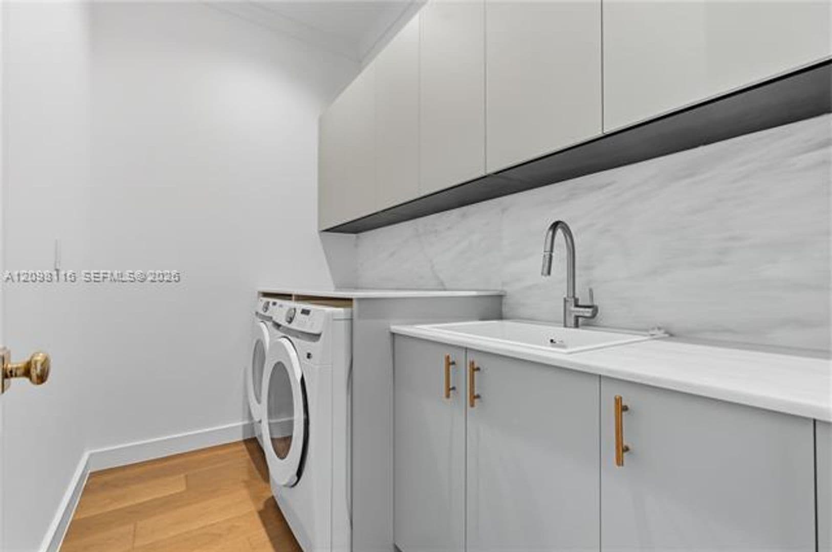 Coral Gables Condo: 555 Santander Ave cu-V4