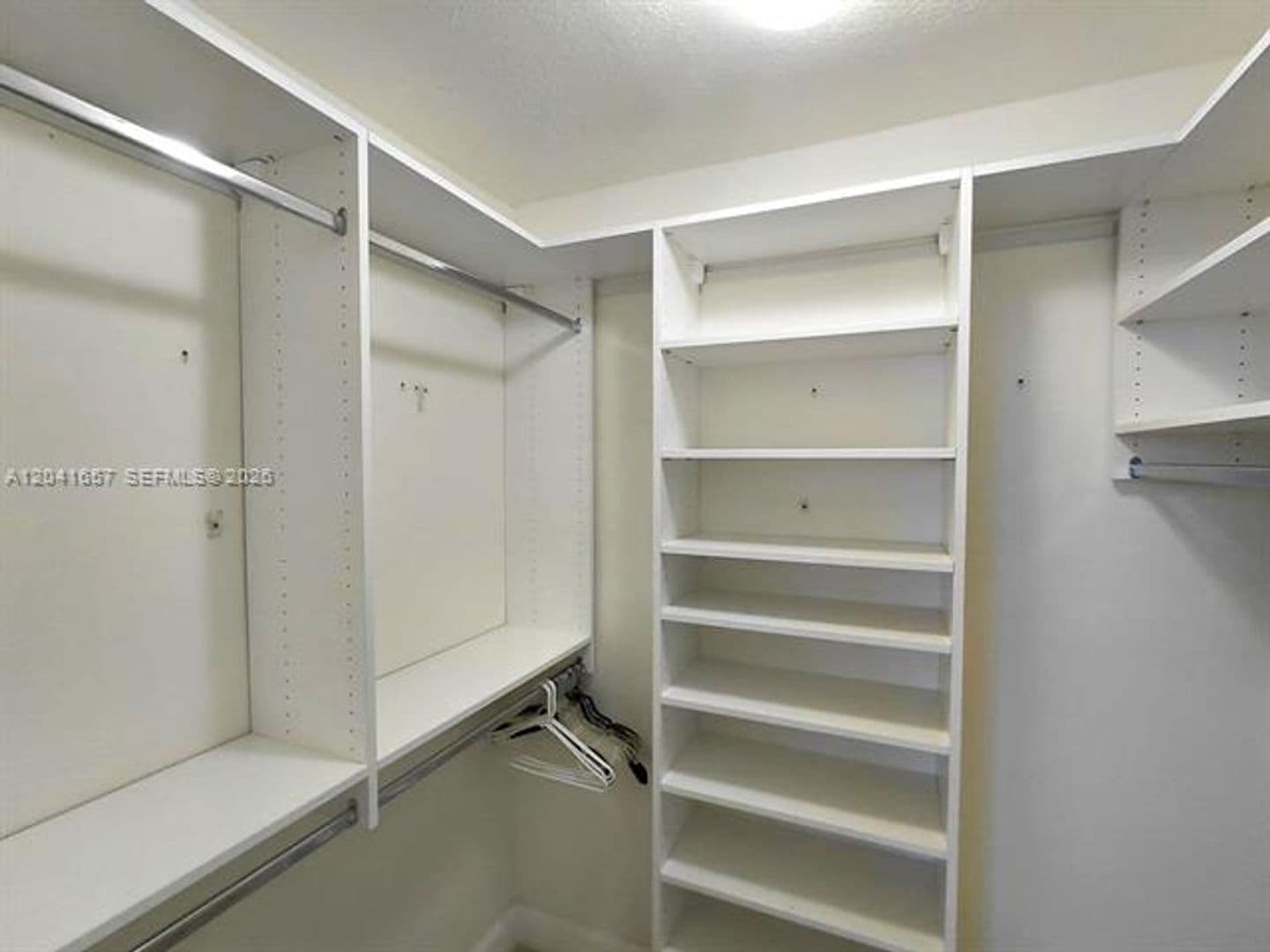 Miami Beach Condo: 5701 Collins Ave cu-619