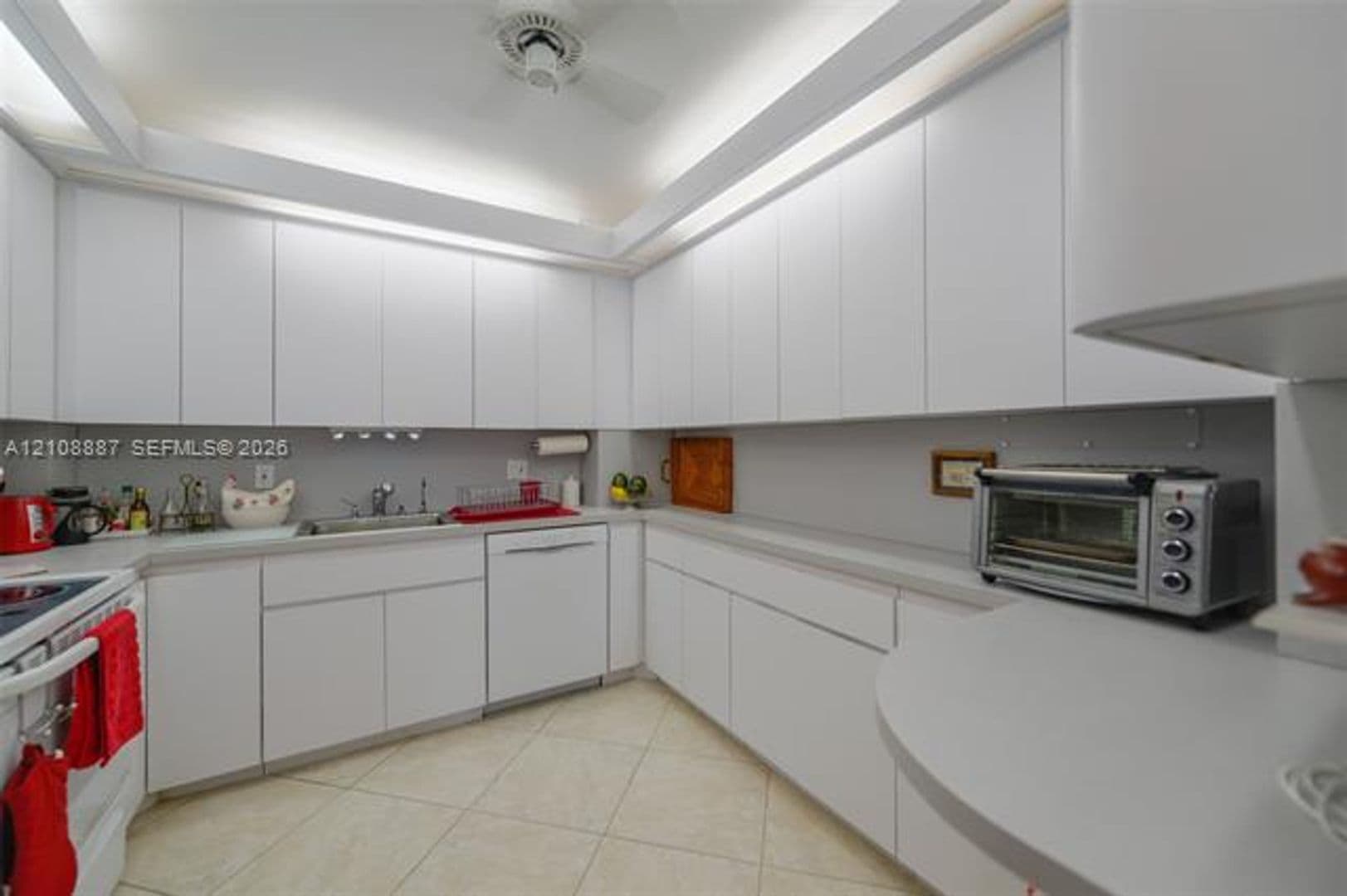 Hallandale Beach Condo: 1950 S Ocean Dr cu-18Q