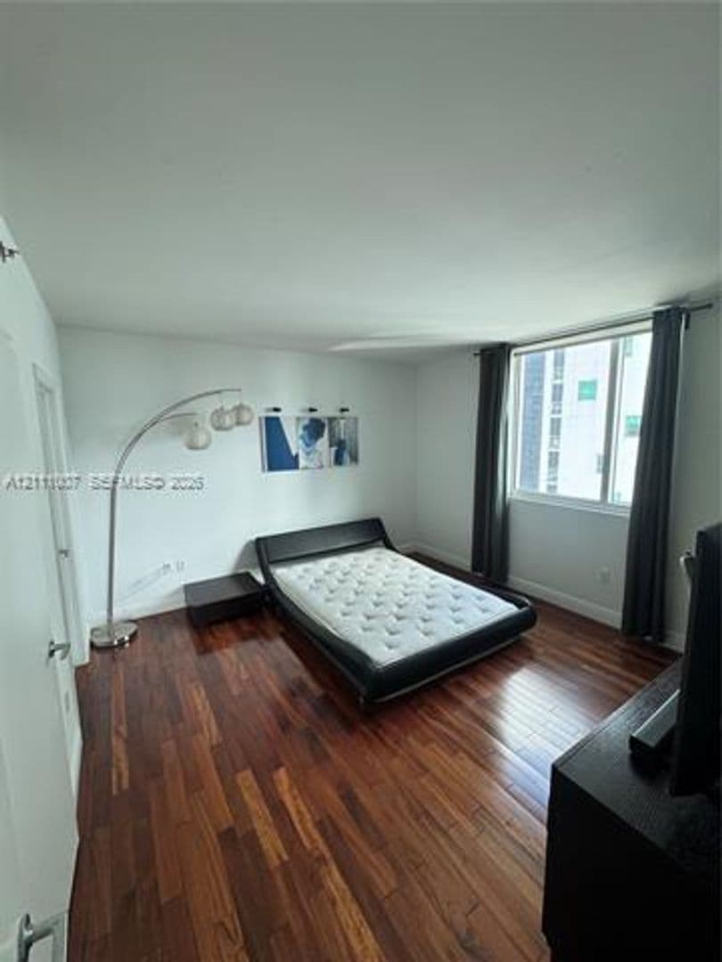 MIAMI Condo: 55 SE 6th St cu-3910