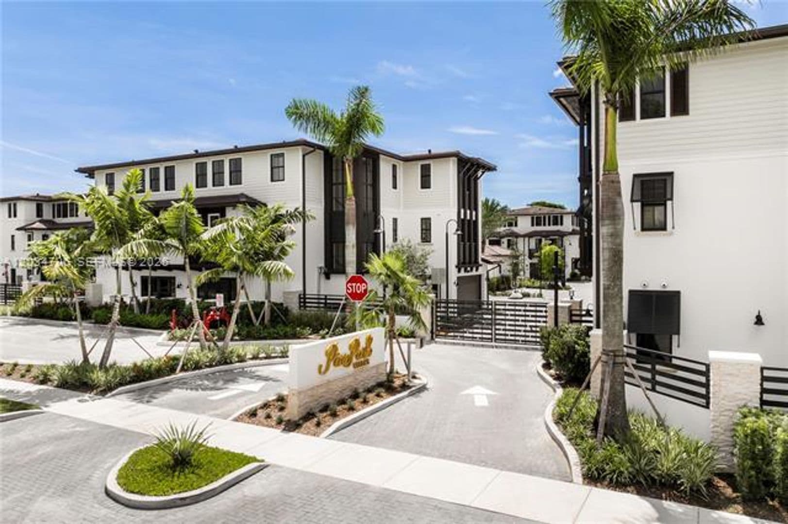 Pinecrest Townhome: 7504 SW 100th St th 7504