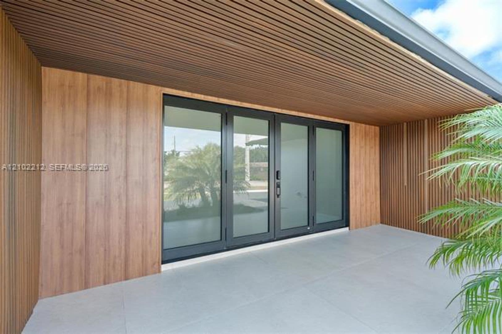 Hollywood House: 4000 N Circle Dr # 4000