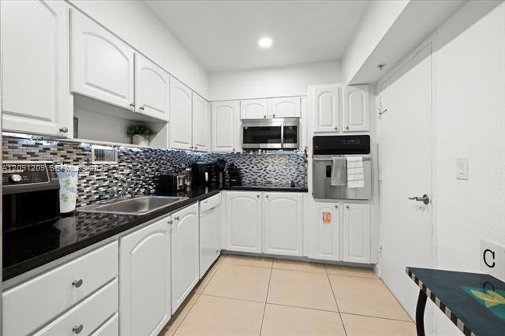 Hollywood Condo: 4001 S Ocean Dr cu-10R