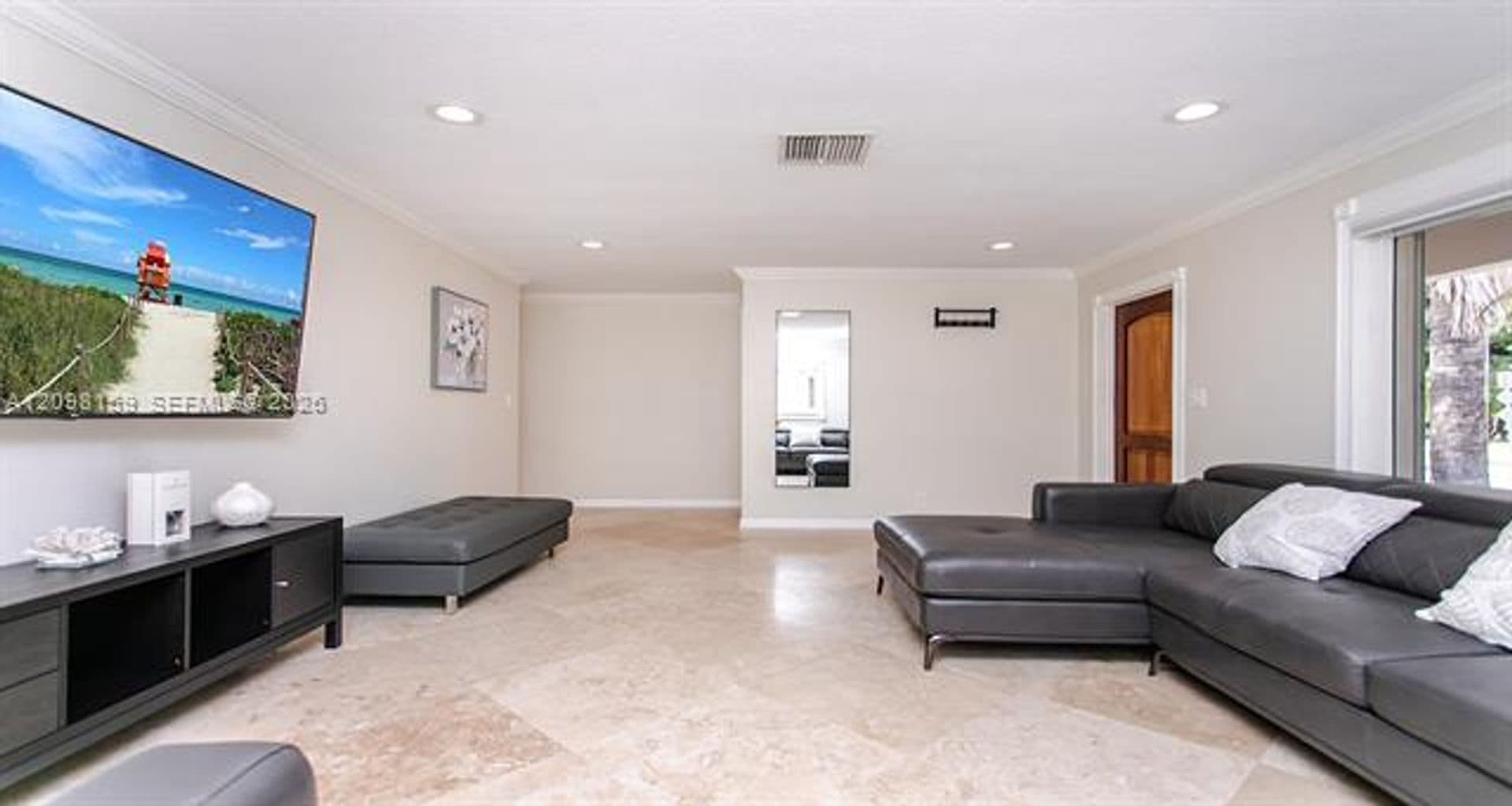 Hollywood House: 1254 Harrison St # 1254
