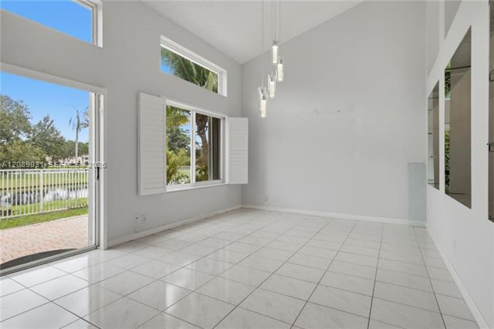 Plantation House: 10000 NW 4th St # 10000