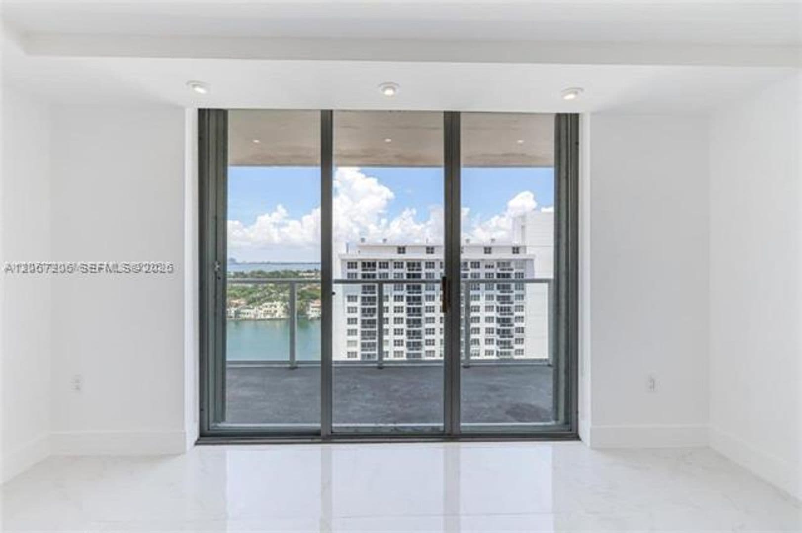 Miami Beach Condo: 5701 Collins Ave cu-1611