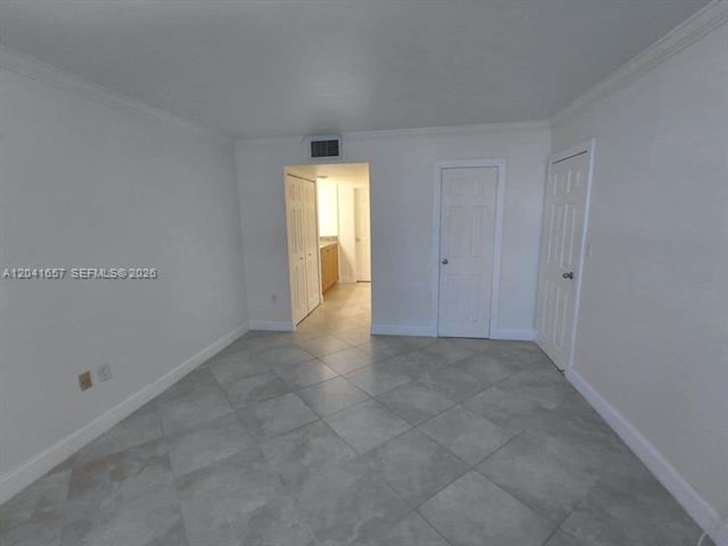Miami Beach Condo: 5701 Collins Ave cu-619