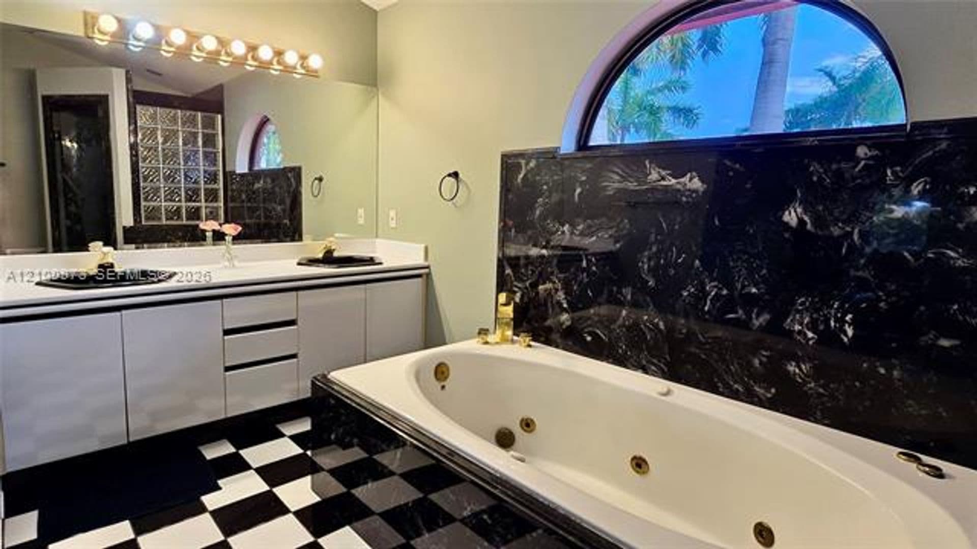 Hollywood House: 741 Tyler St # 741