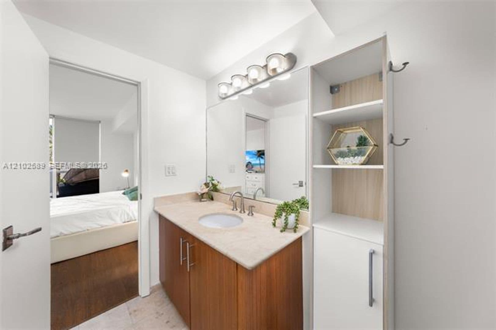 Bal Harbour Condo: 10275 Collins Ave cu-327