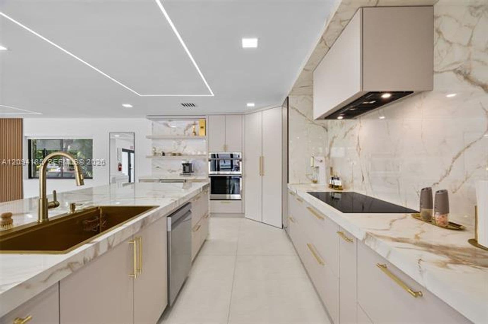 Hollywood House: 1117 Adams St # 1117