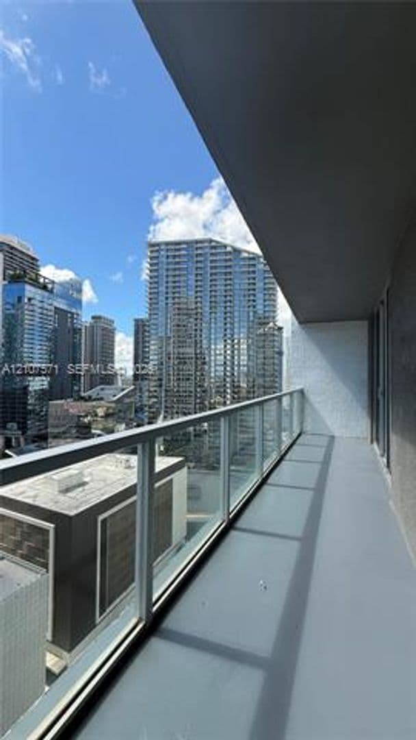 Miami Condo: 500 Brickell Ave cu-2808