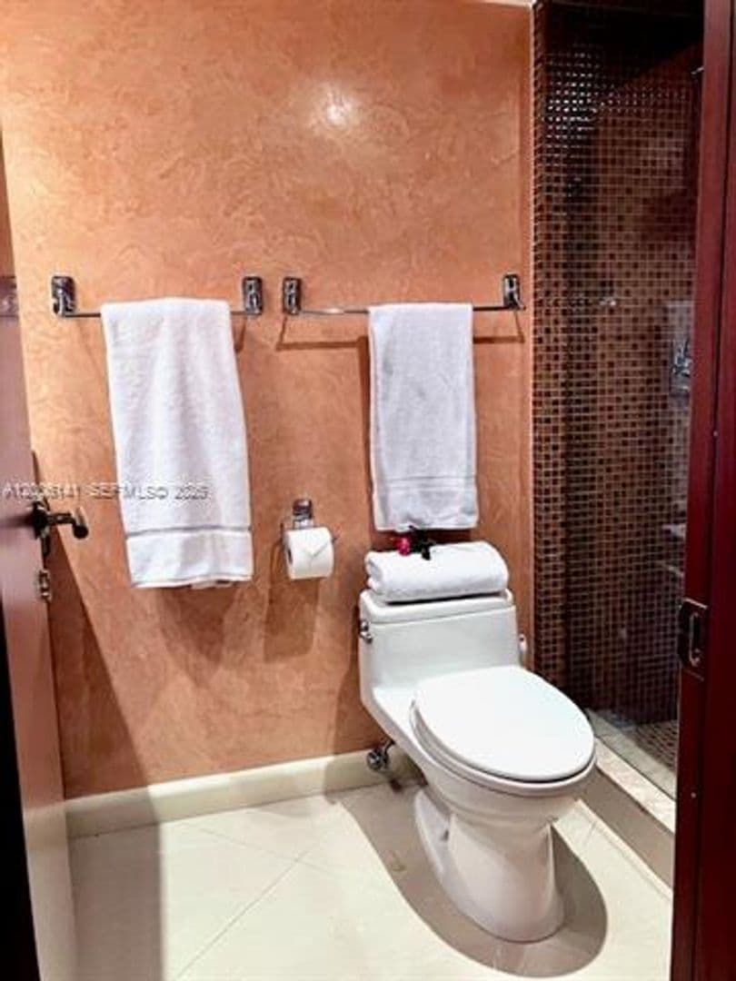 Hallandale Beach Condo: 1904 S Ocean Dr cu-1707