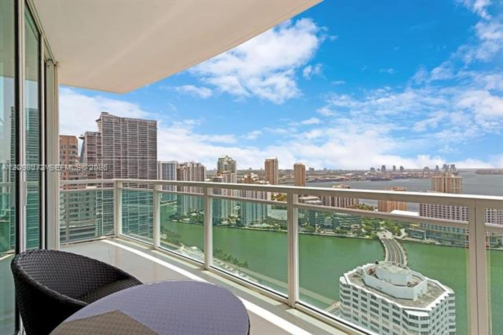 Miami Condo: 950 Brickell Bay Dr cu-3710