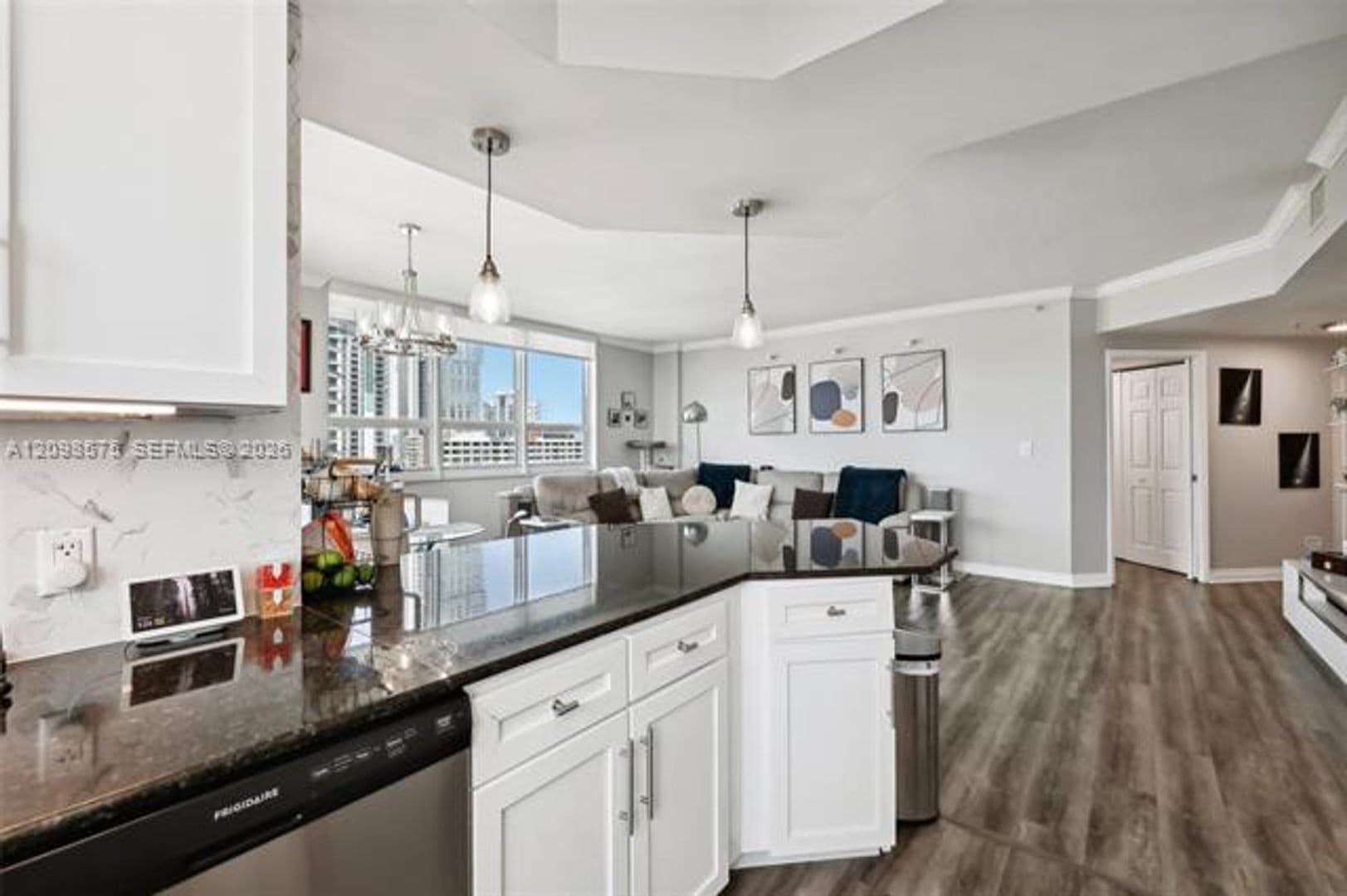 Miami Condo: 2000 N Bayshore Dr cu-1401