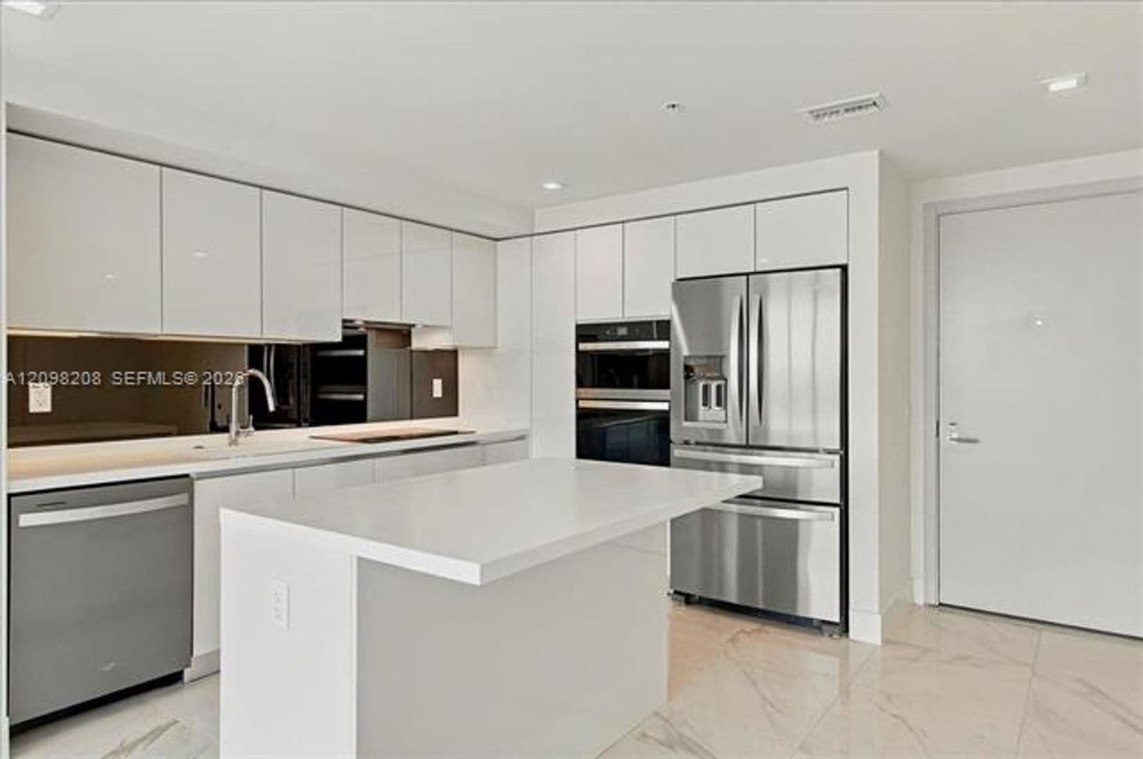Hallandale Beach Condo: 1170 E Hallandale cu-2109