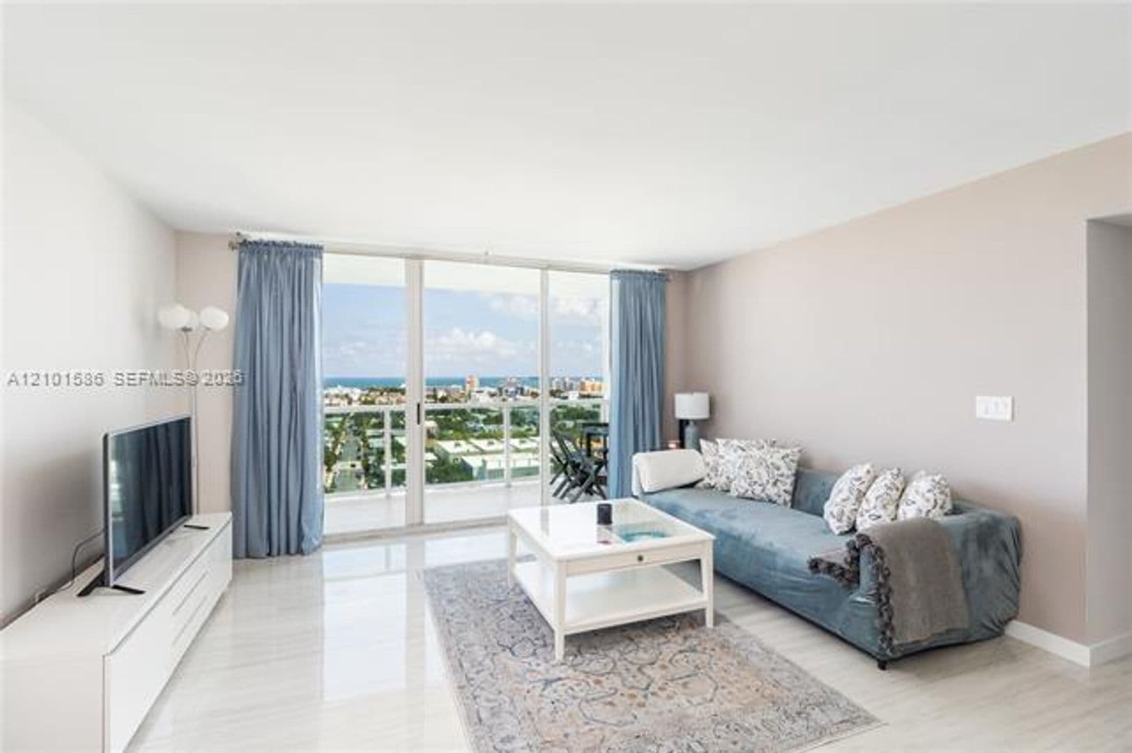 Miami Beach Condo: 650 West Ave cu-1708