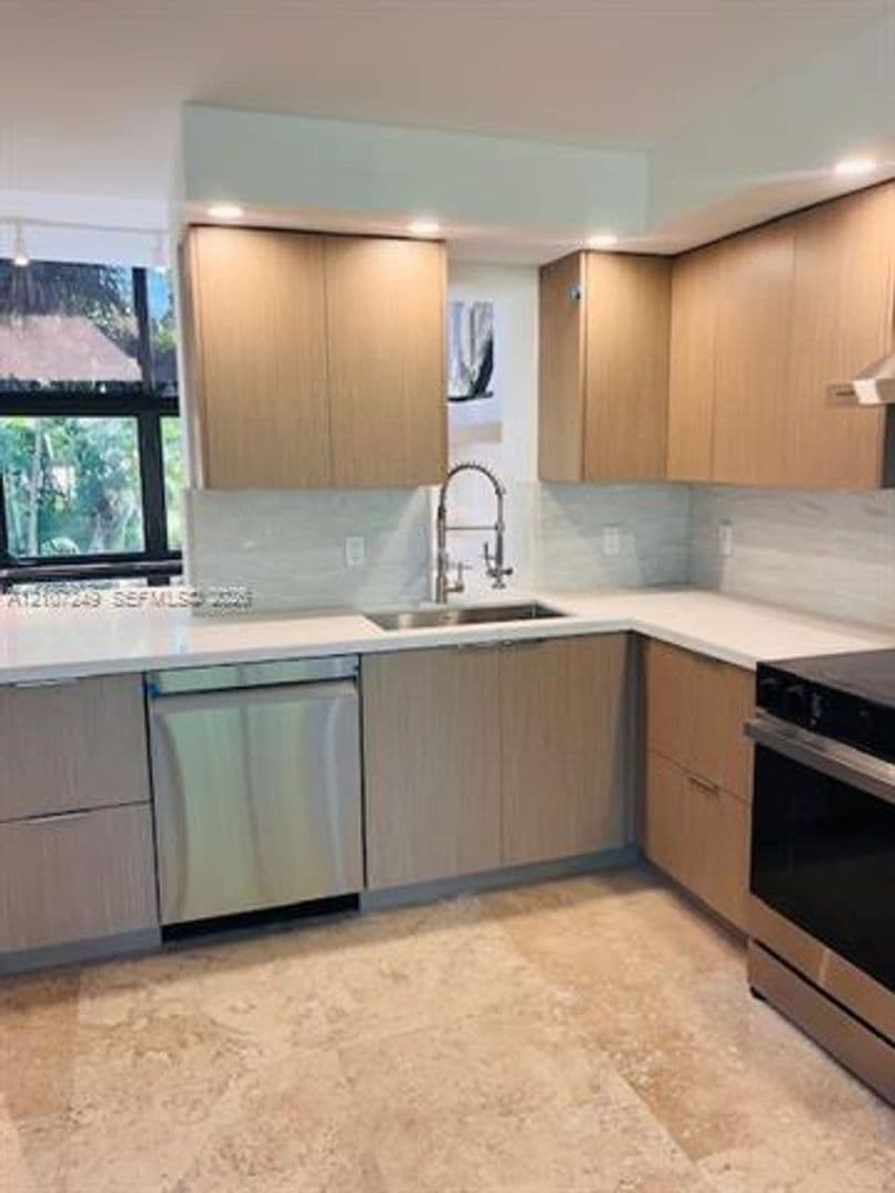 Key Biscayne House: 241 Harbor Dr # 241