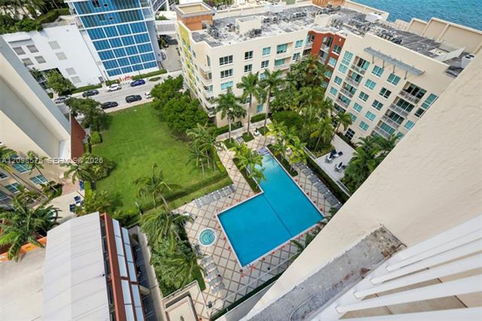 Miami Condo: 2000 N Bayshore Dr cu-1401