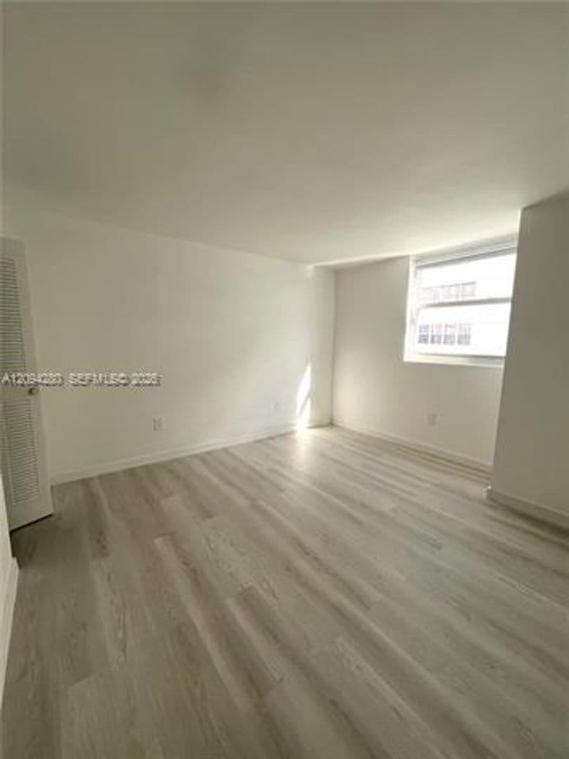 Miami Beach Condo: 5880 Collins Ave cu-PH-1