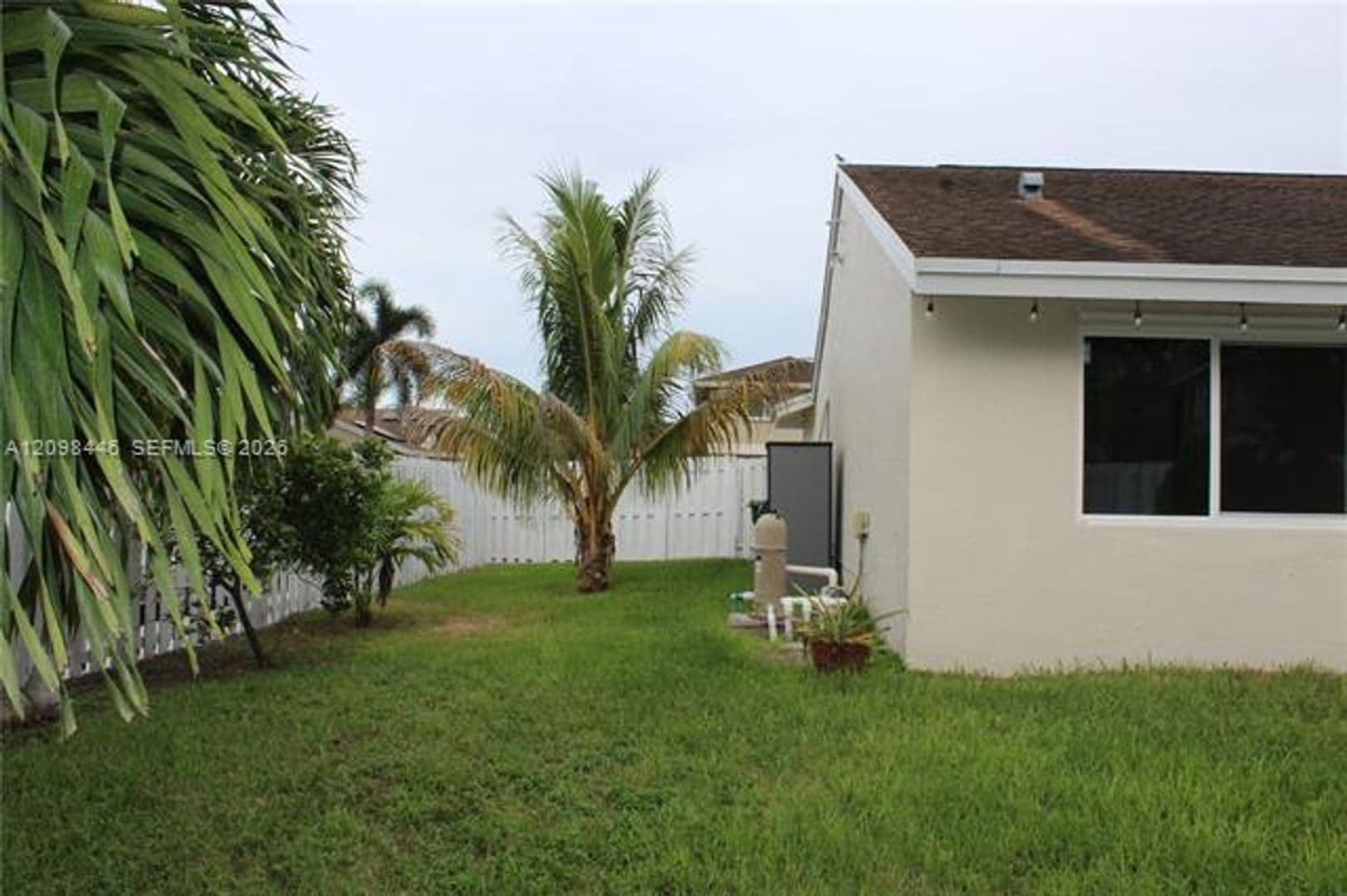 Davie House: 681 Pine Ridge Ter # 0