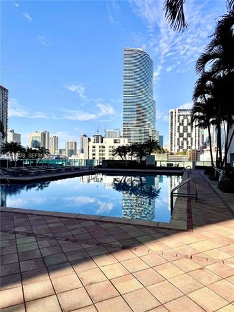 Miami Condo: 41 SE 5th St cu-2405