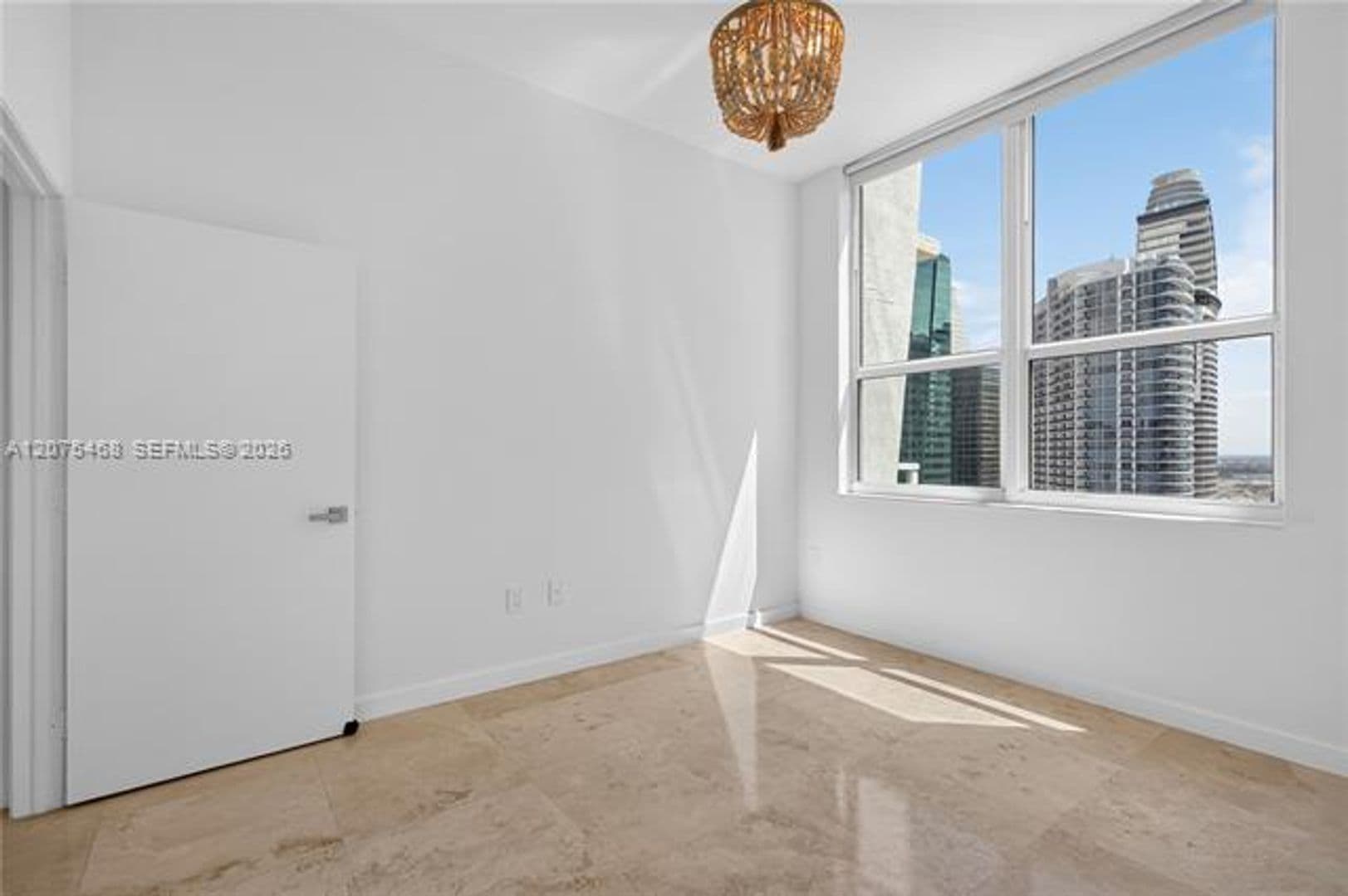 Miami Condo: 31 SE 5th St cu-4212