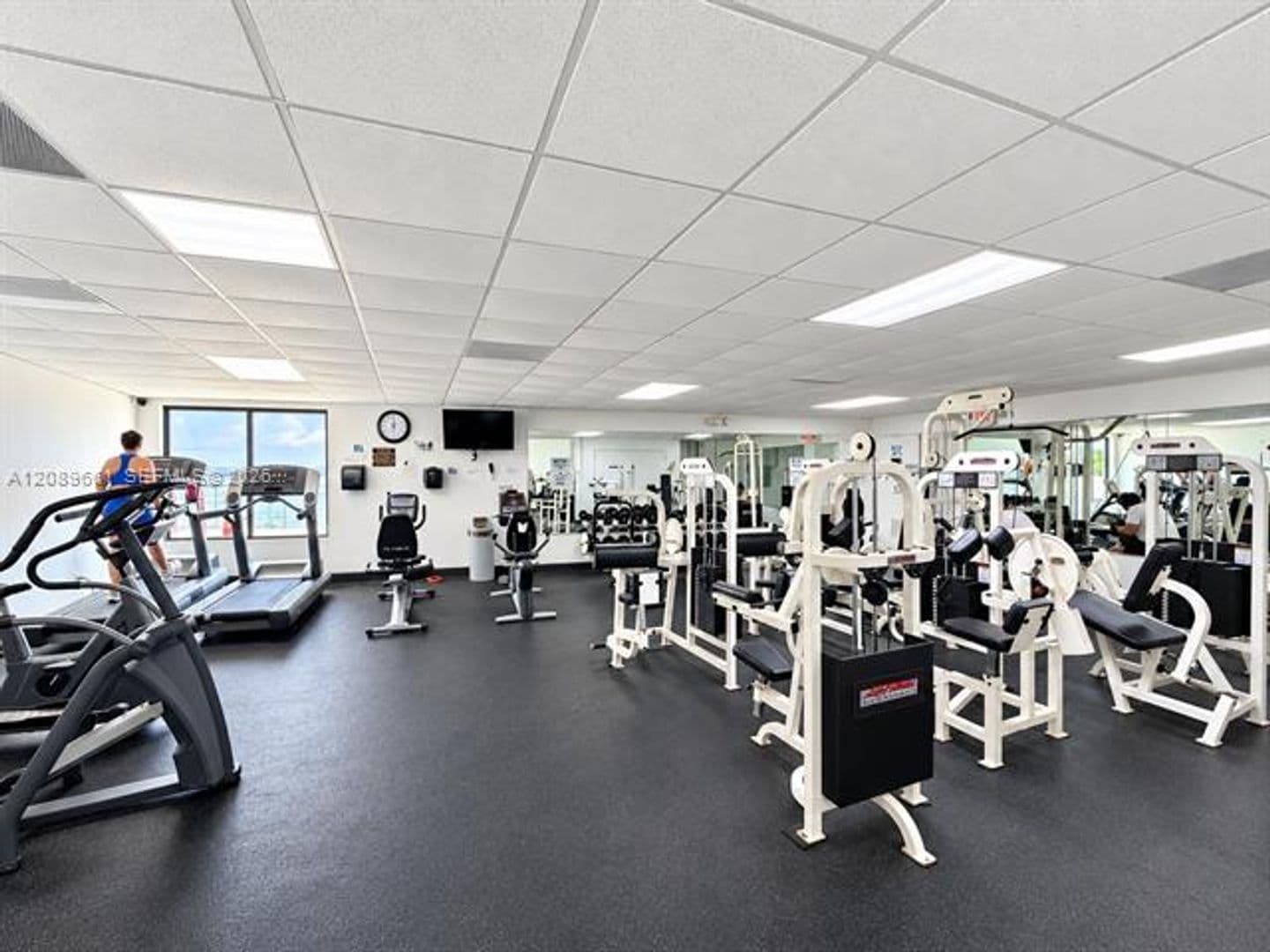Hollywood Condo: 3725 S Ocean Dr cu-1404