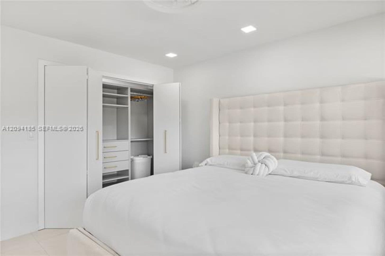 Hollywood House: 1117 Adams St # 1117