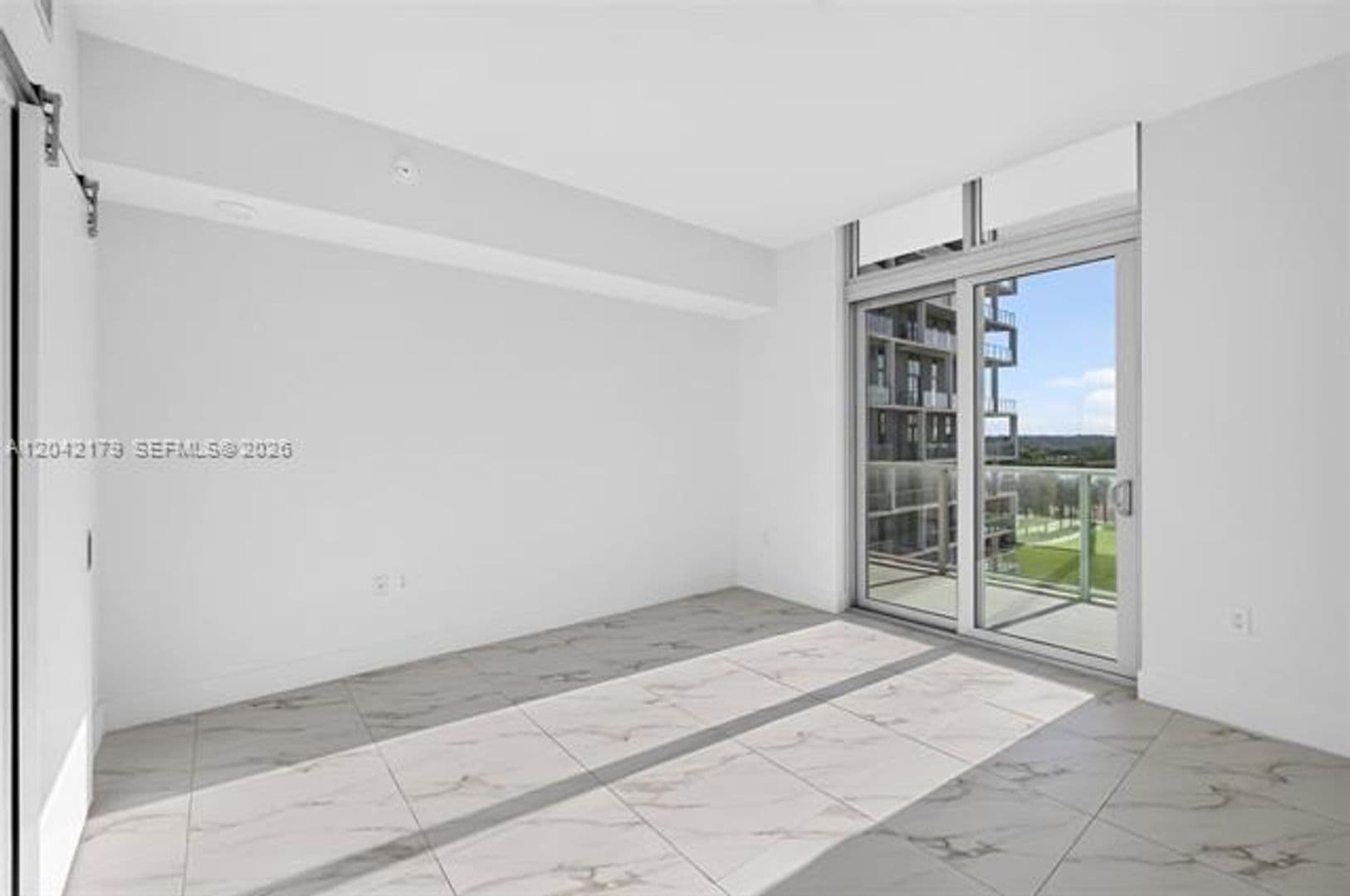 Sunrise Condo: 2000 Metropica Way cu-616
