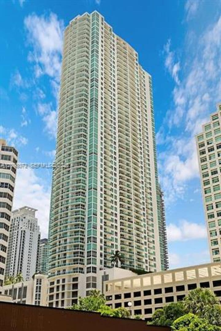 Miami Condo: 950 Brickell Bay Dr cu-3710