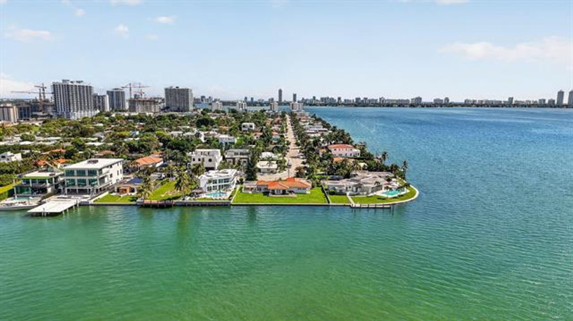 North Bay Village House: 7500 W Treasure Dr # 7500