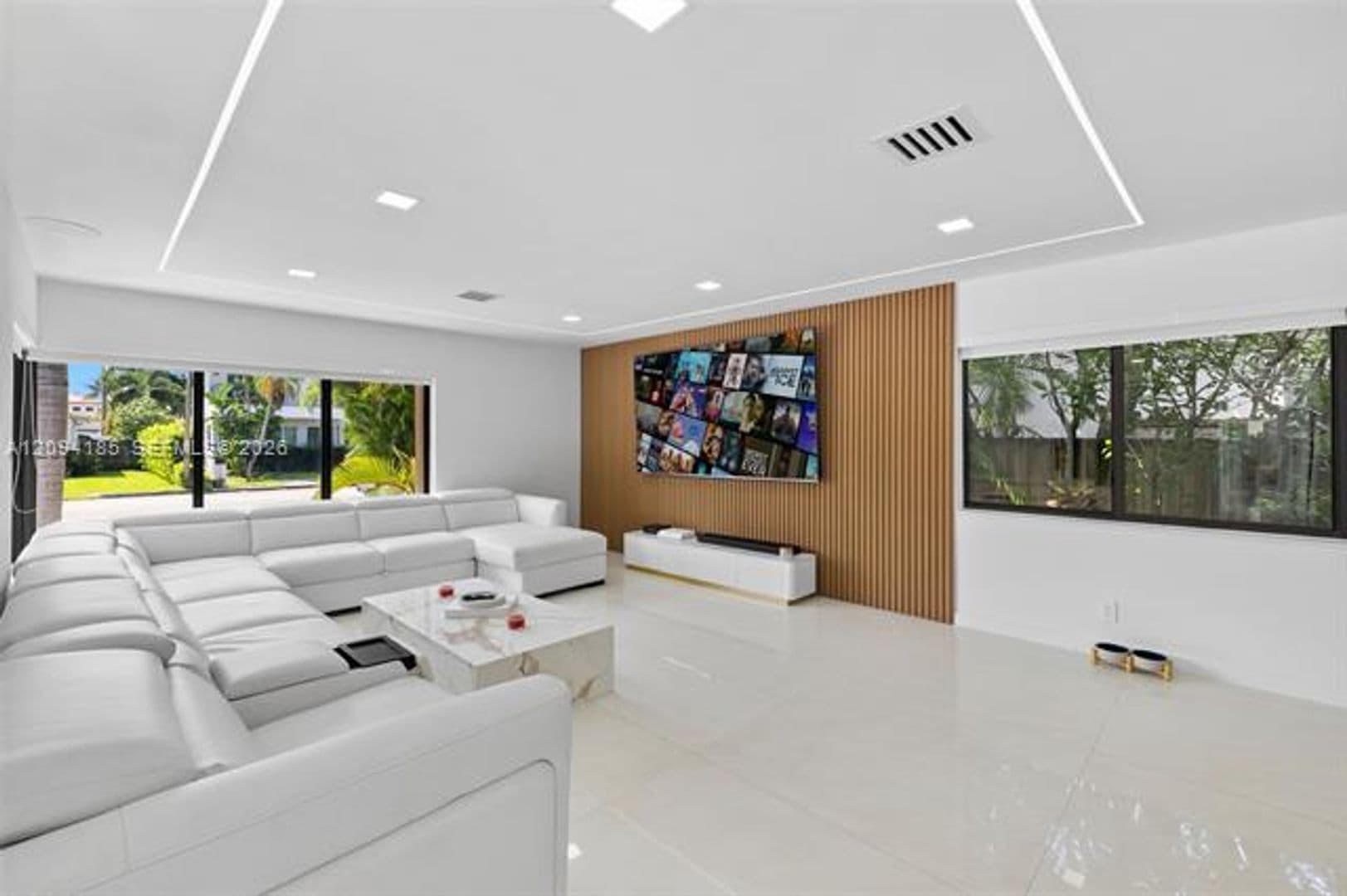 Hollywood House: 1117 Adams St # 1117