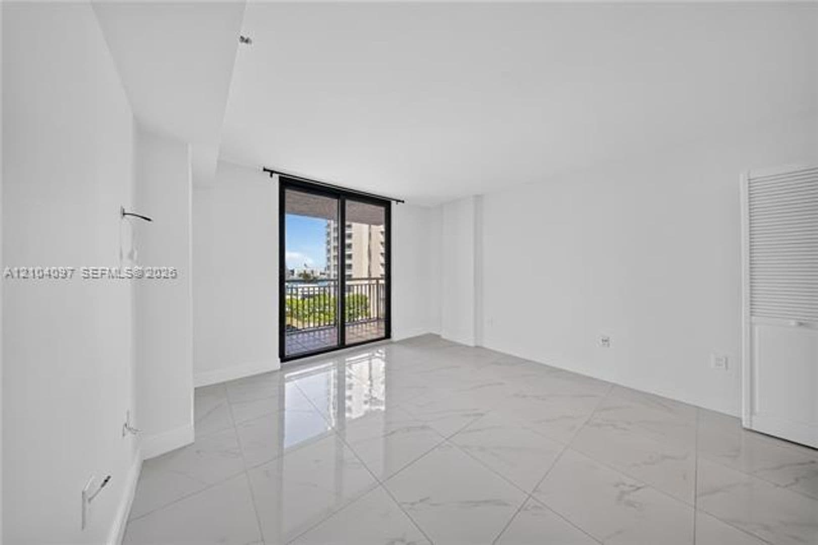 Miami Condo: 540 Brickell Key Dr cu-916