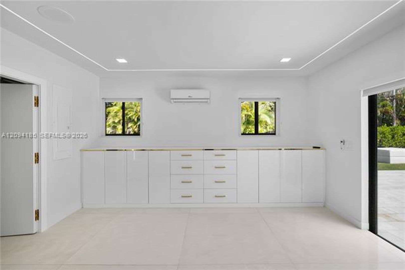 Hollywood House: 1117 Adams St # 1117