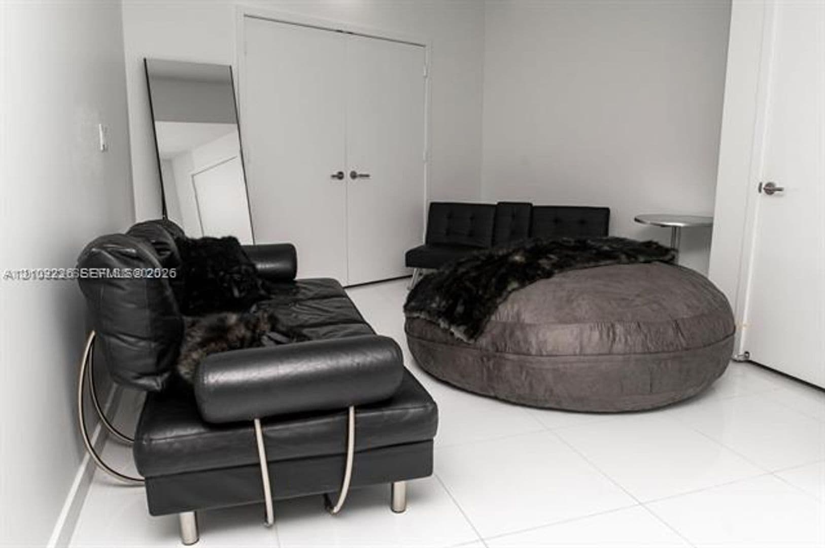 Miami Condo: 851 NE 1st Ave cu-1811