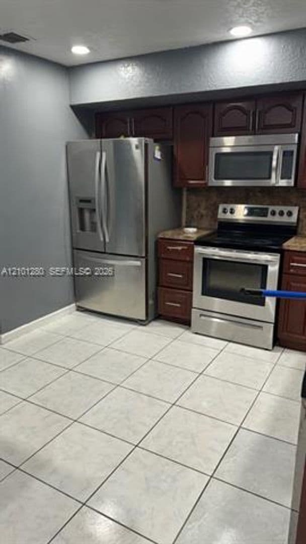 Pembroke Pines House: 6852 SW 10th Ct # 6852