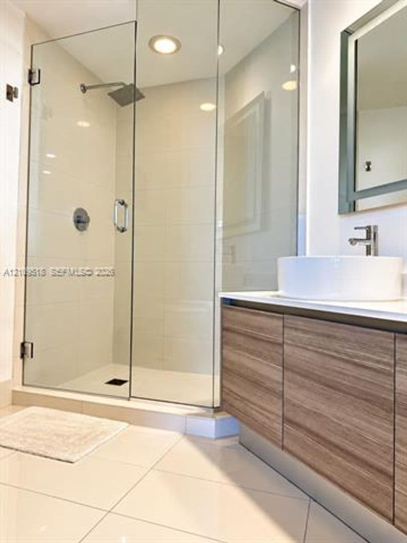 Miami Condo: 121 NE 34th St cu-2016