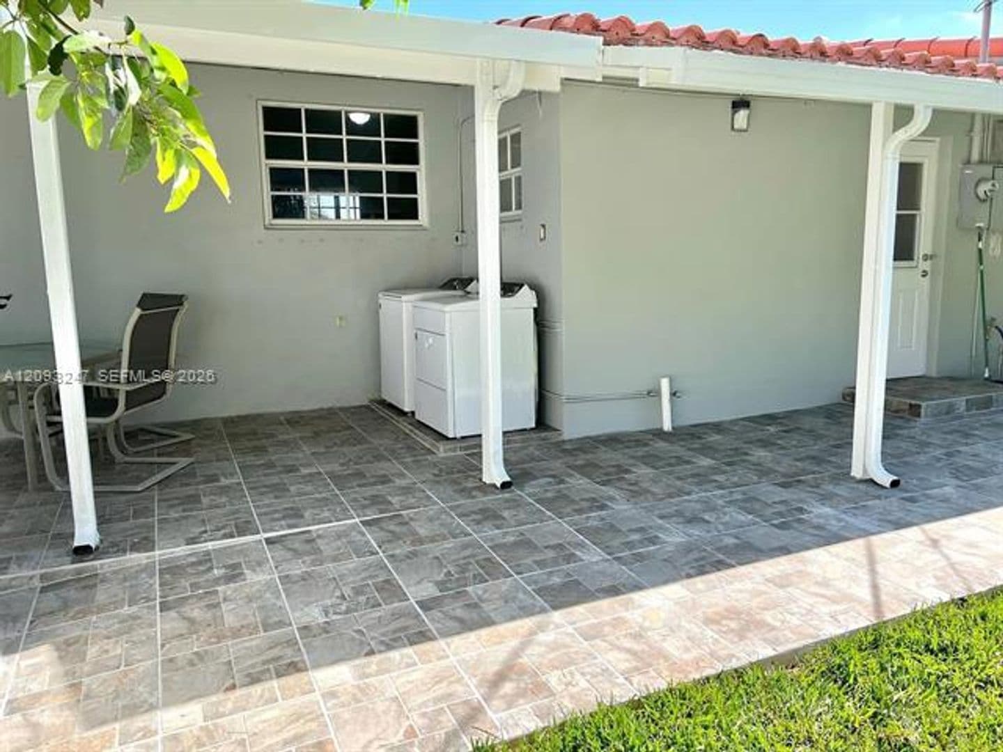 Hialeah House: 1175 W 33rd Pl # 1175