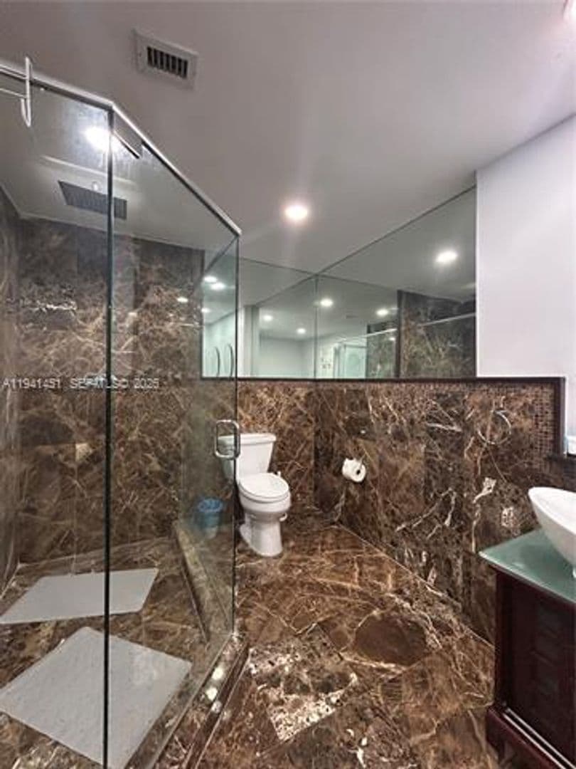 Hollywood Condo: 4001 S Ocean Dr cu-PH11