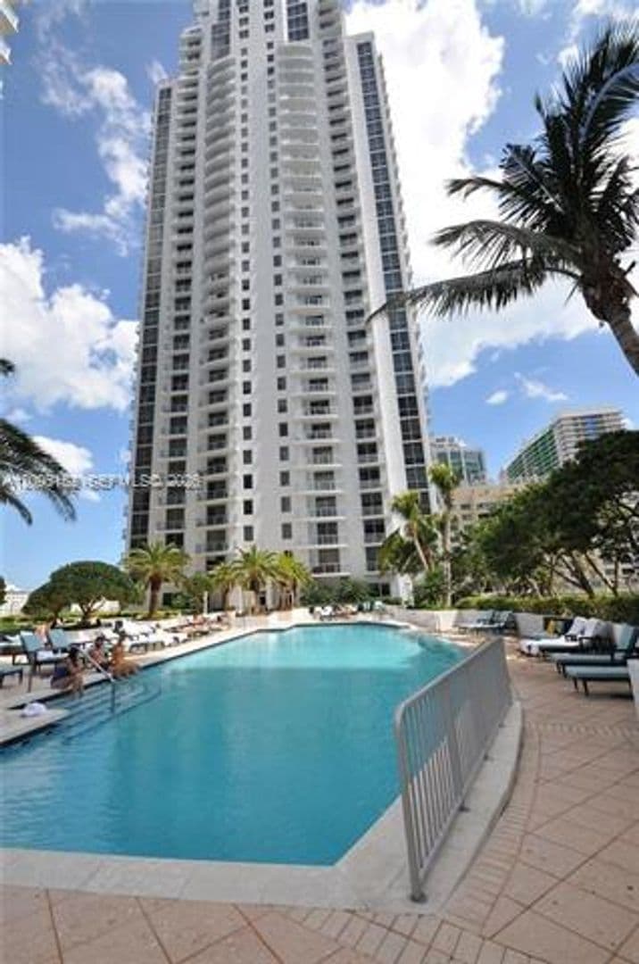 Miami Condo: 1060 Brickell Ave cu-3111