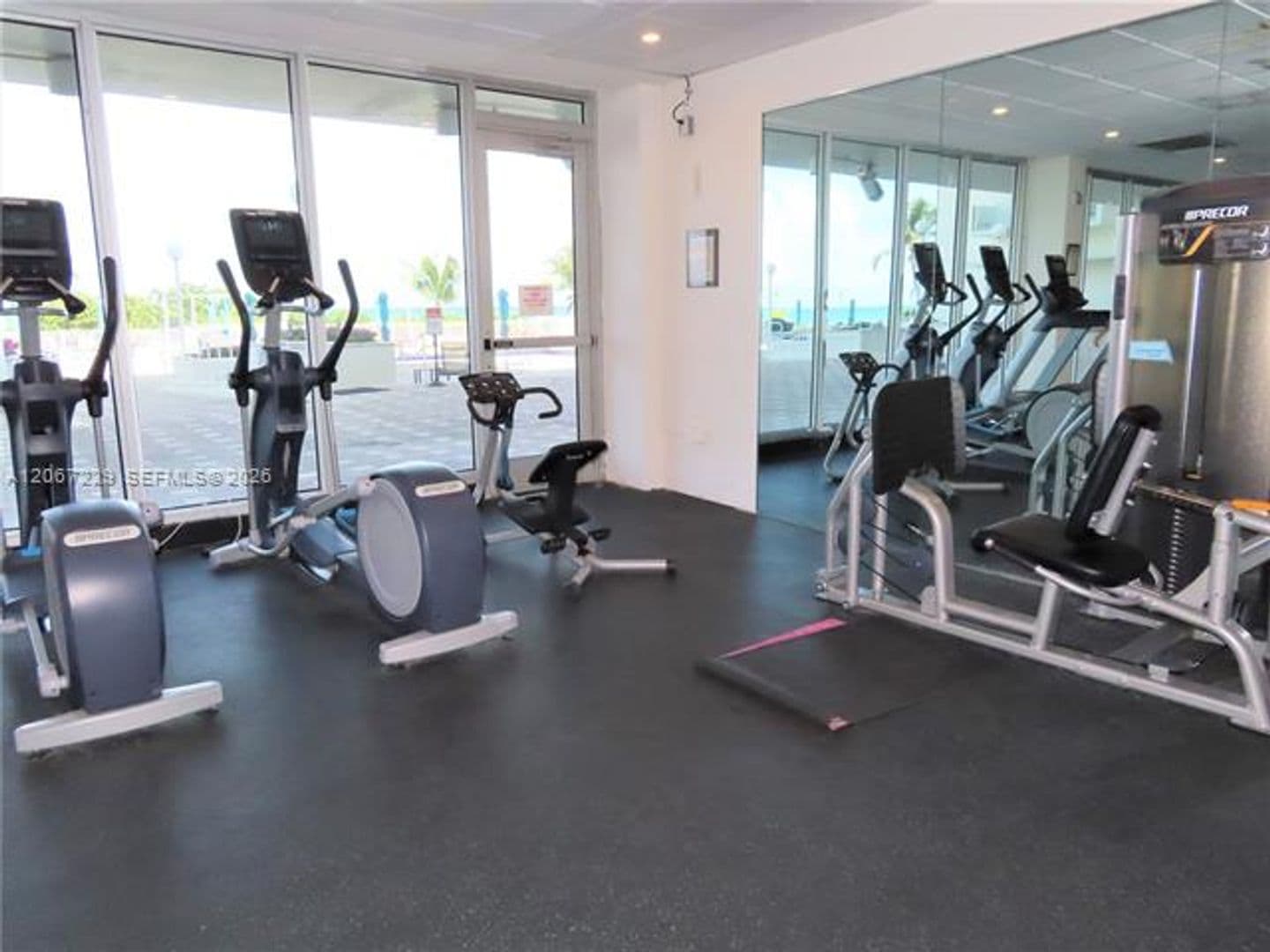 Miami Beach Condo: 5701 Collins Ave cu-1003