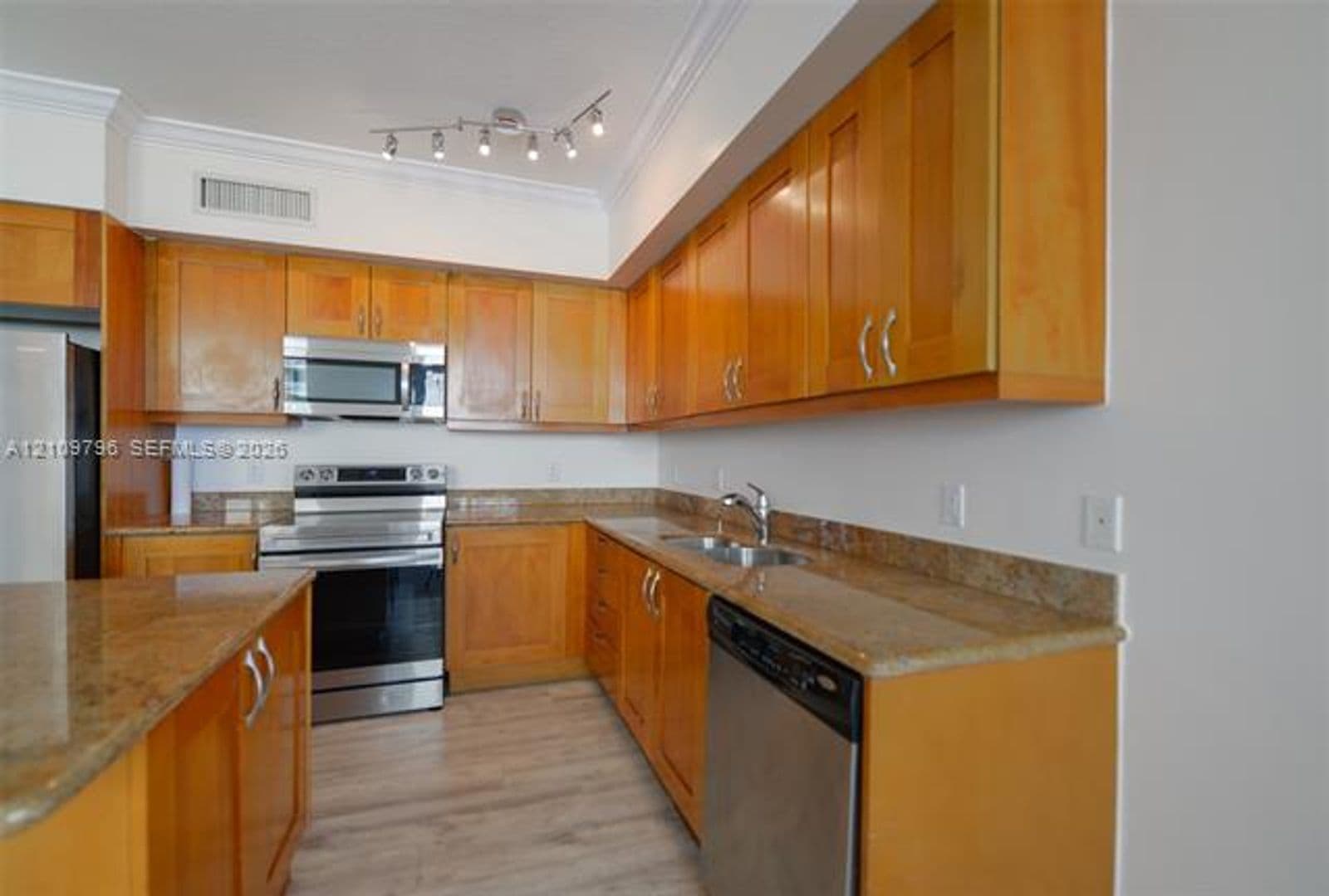 Hallandale Beach Condo: 1745 E Hallandale Beach Blvd cu-1903W