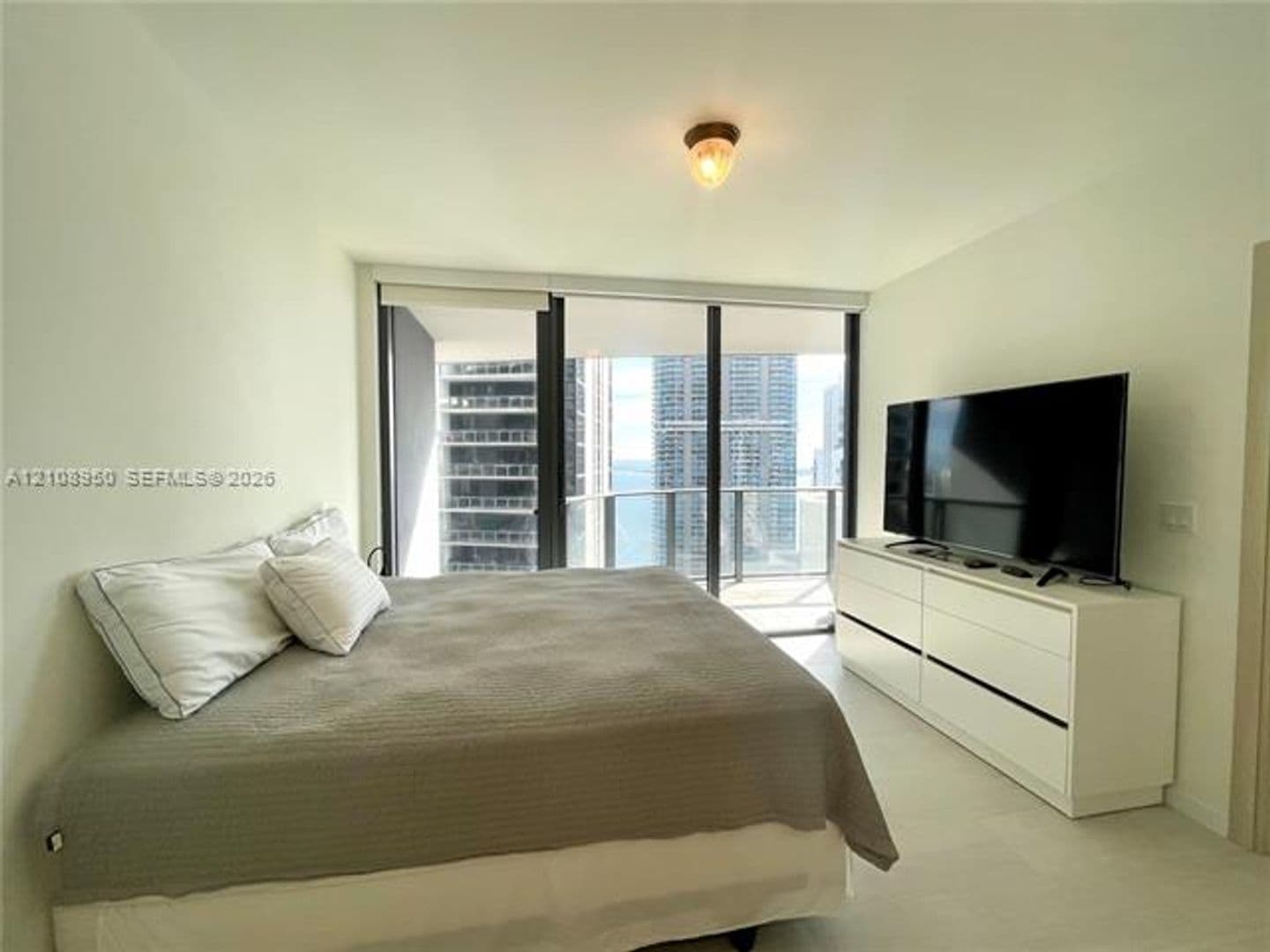 Miami Condo: 1000 Brickell Plz cu-4303