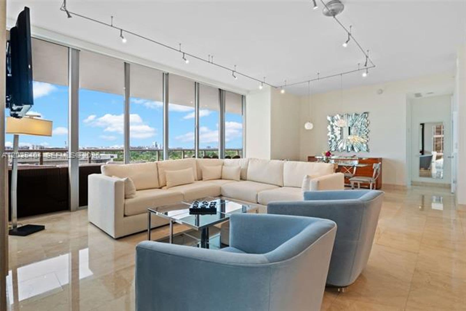Bal Harbour Condo: 9705 Collins Ave cu-605N